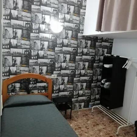 Pensión Alcaravaneras 2*